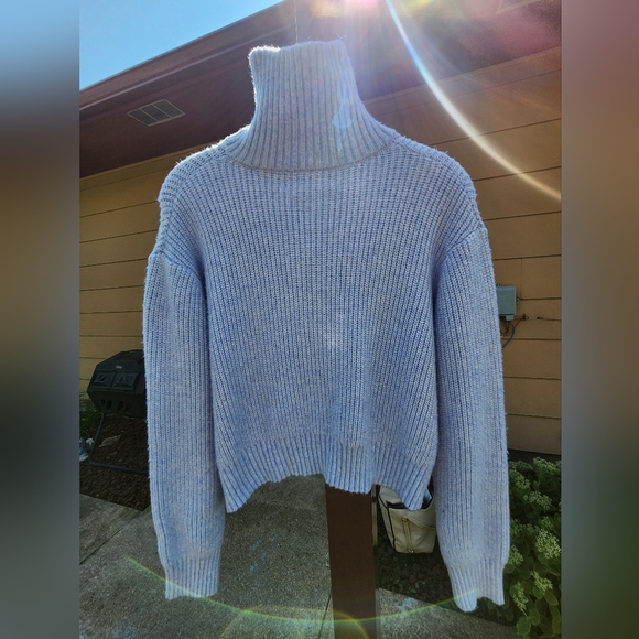 EUC Jessica Simpson Cropped Sweater Size Med - Picture 2 of 8